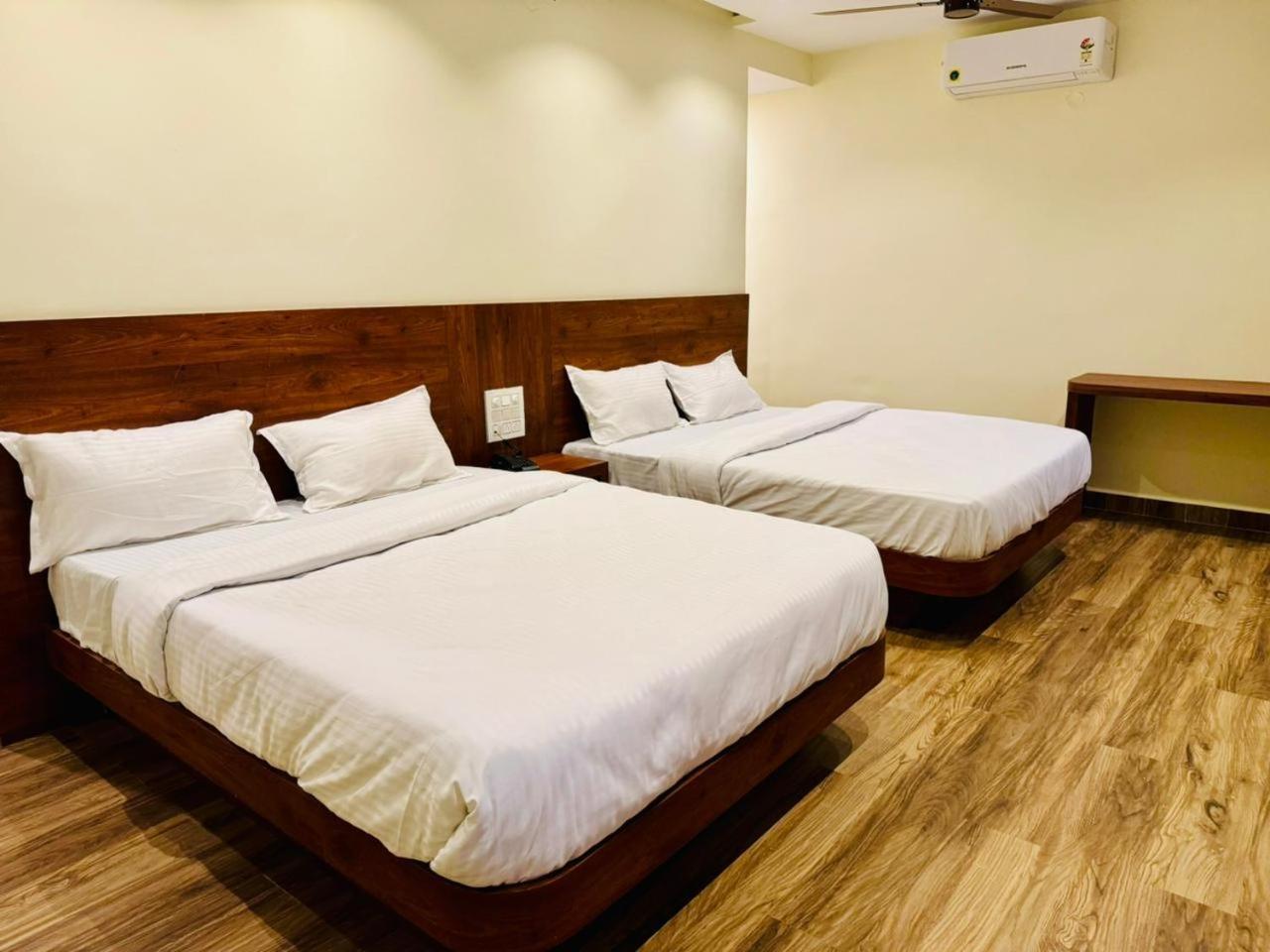 S K Legacy Hotel Mysore Exteriör bild