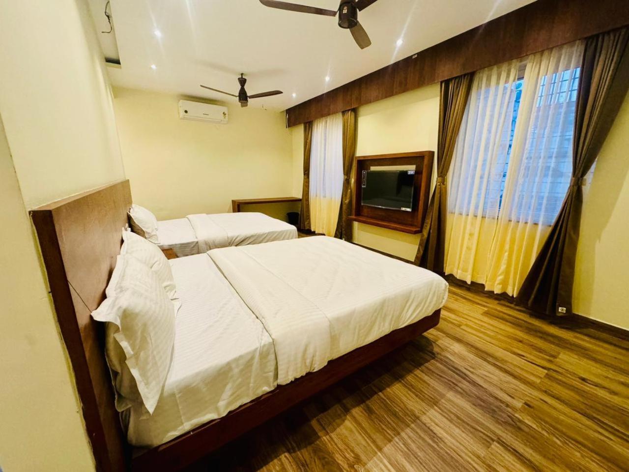 S K Legacy Hotel Mysore Exteriör bild