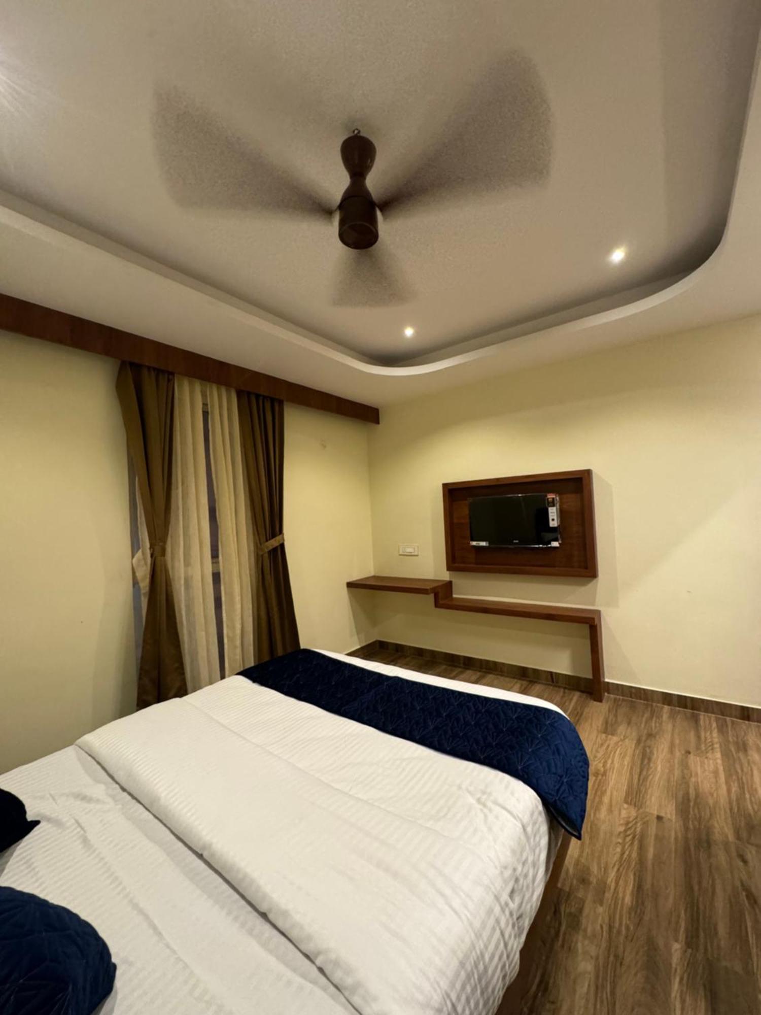 S K Legacy Hotel Mysore Exteriör bild