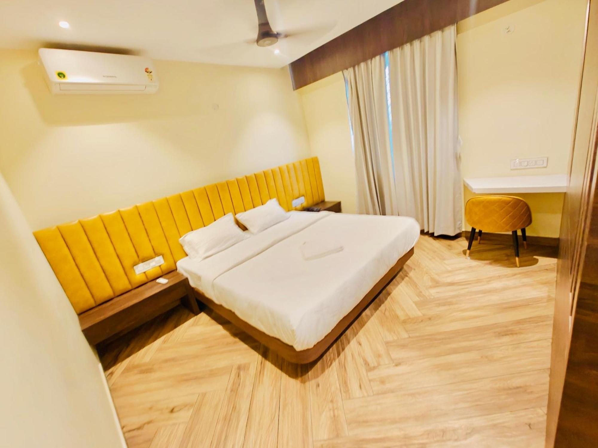 S K Legacy Hotel Mysore Exteriör bild